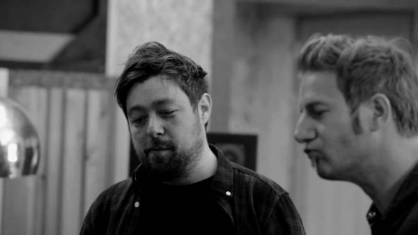 Un titre, un jour : Chapter 1 « We Could Be Strangers » / Chapter 2 « This Kind of Fire » par H-Burns
