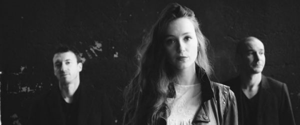 Le titre du jour : Facing the wall de Polar Moon