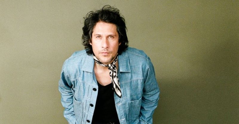 Le titre du jour : Quand elle enlace de Xavier Polycarpe