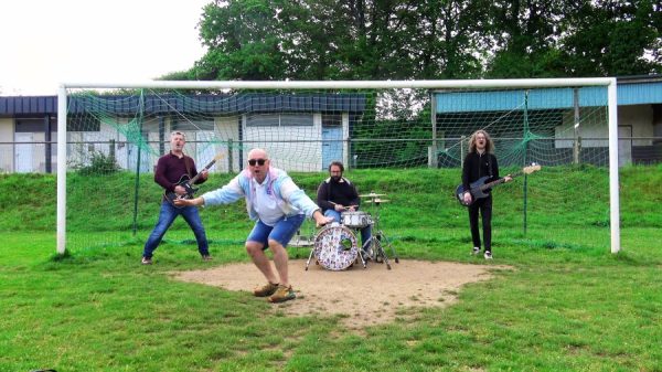 Le titre du jour : We’re all gonna loose (again) de La Lucha Libre
