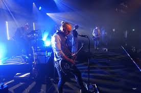 Le titre du jour : Try to hold de Naked